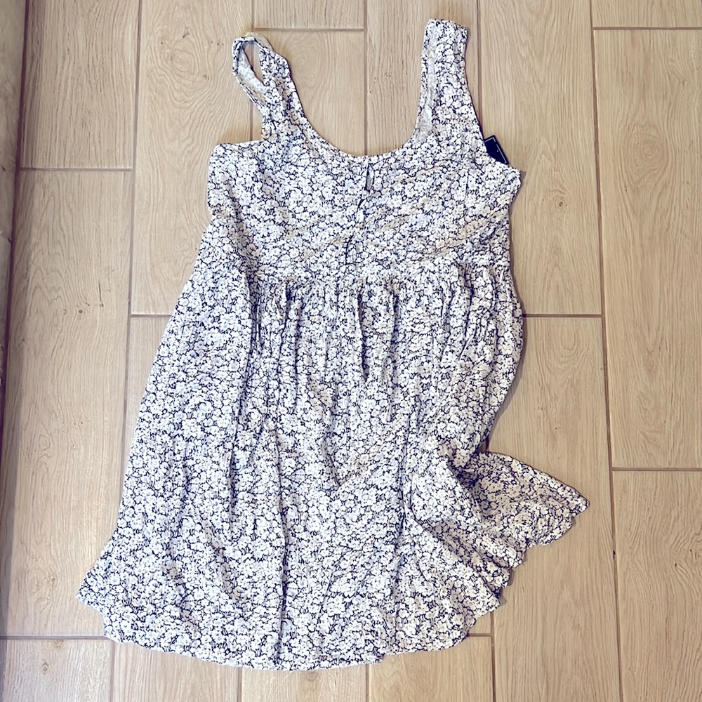 NWT- Volcom bae bae doll dress
